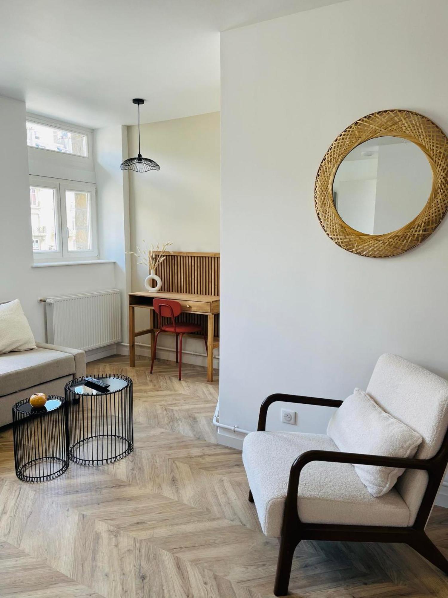 Appartement Cosy & Moderne 6 Personnes Centre Charleville-Mezieres - Ardennes ภายนอก รูปภาพ